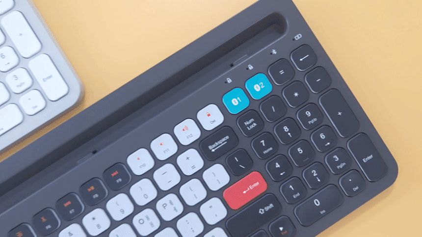 Coms 크래들 무선 블루투스 5.0 키보드 스마트폰 태블릿PC 거치 화이트/PC무선키보드/휴대용키보드/무선연