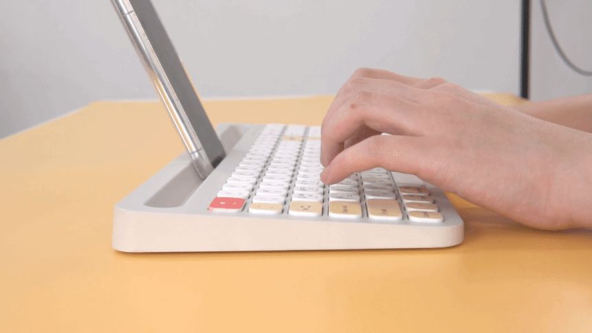 Coms 크래들 무선 블루투스 5.0 키보드 스마트폰 태블릿PC 거치 화이트/PC무선키보드/휴대용키보드/무선연